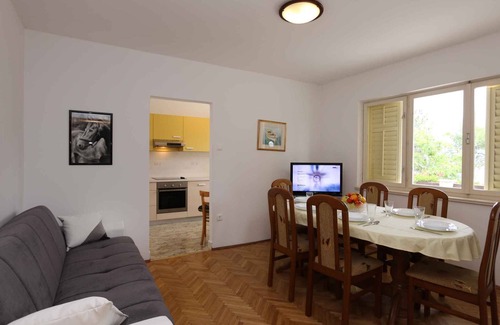 Cizici Apartment | Holiday apartment with air conditioning and internet