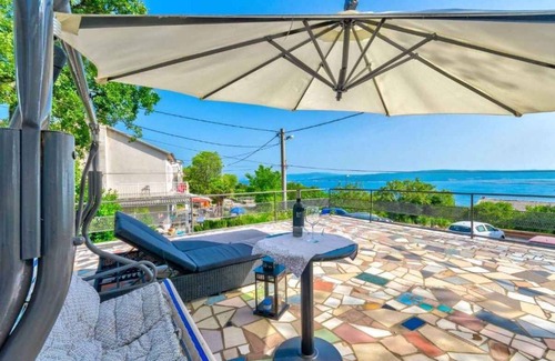 Klanfari Apartment | Holiday apartment with jacuzzi and sea view