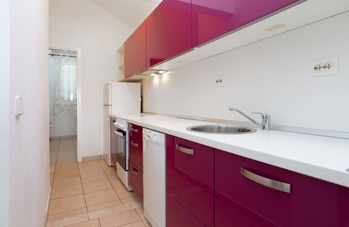 Karlobag Apartment | Holiday apartment with sea views, air conditioning and pool