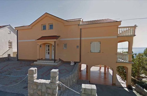 Karlobag Apartment | Holiday apartment with sea views, air conditioning and pool