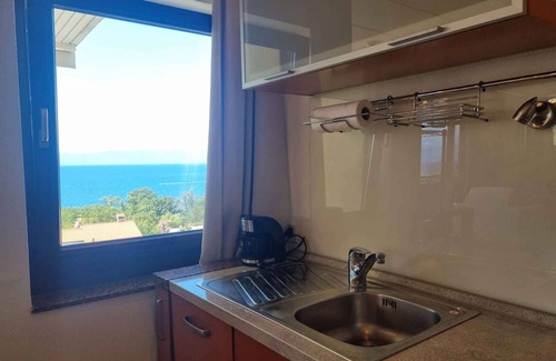 Njivice Apartment | Holiday apartment with terrace and balcony overlooking the sea