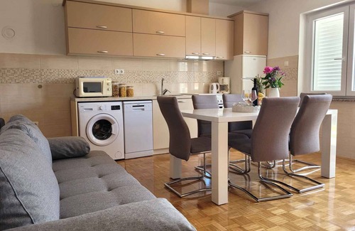 Municipality of Omisalj Apartment | Holiday apartment with balcony