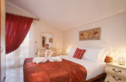 Razata Apartment | Holiday apartment with private BBQ & big garden - "Rafaela" -10min from Argosto