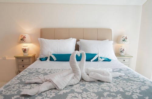 Razata Apartment | Holiday apartment with private BBQ & big garden - "Rafaela" -10min from Argosto