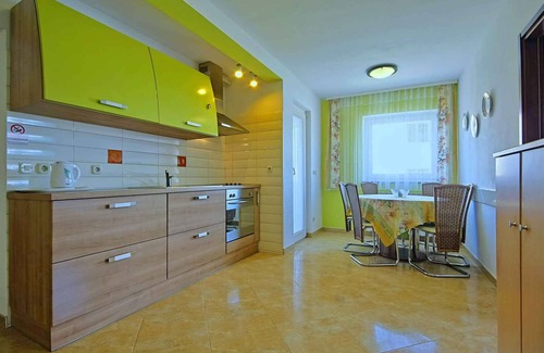 Murine Apartment | Holiday apartment with terrace, close to the sea and the city center
