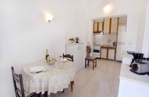 Murine Apartment | Holiday apartment with two bedrooms and a balcony near the center and the sea