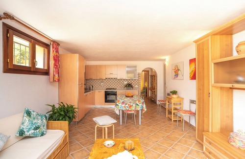 Luddui Apartment | Holiday Apartment with Wi-Fi, Garden & Terrace