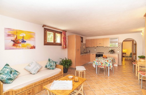 Luddui Apartment | Holiday Apartment with Wi-Fi, Garden & Terrace