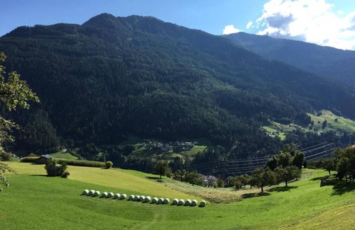 Fliess Apartment | Holiday Apartment "Wohnung 3 Fließ" with Mountain View, Balcony & Wi-Fi