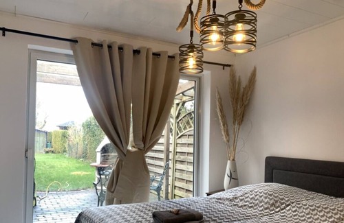 Eddelak Apartment | Holiday Apartment "Work and Relax" with Private Terrace, Private Garden & Wi-Fi
