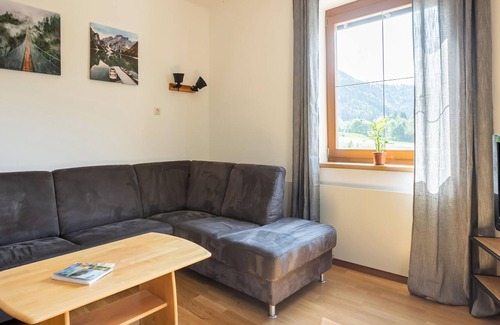 Kotschach-Mauthen Apartment | Holiday home in Laas with fenced garden