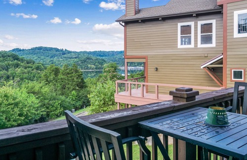 Smithville Ski Chalet | Holiday at The Lake Center Hill Lake