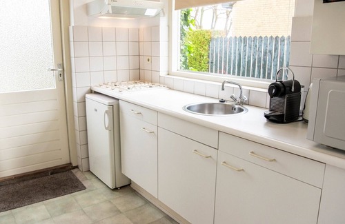 Burgh-Haamstede House | Holiday bungalow Dreef 21 detached with spacious garden near the sea