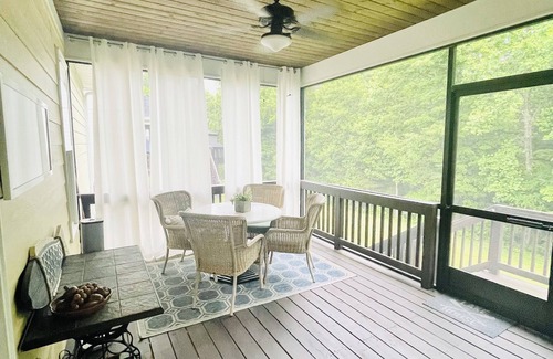 Tullahoma Cottage | Holiday Cottage at Tim's Ford Lake next to Marina and Restaurant