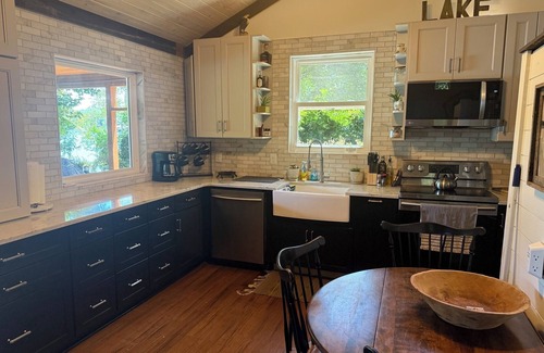 Dadeville Cottage | Holiday Cottage, Charming 4-bedroom cottage on Blue Creek of Lake Martin,AL