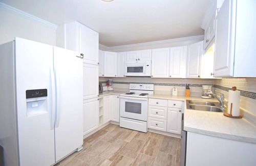 Midtown Ocean City Cottage | Holiday Cottage-Oceanside 77th St, W/D, AC, Free WIFI