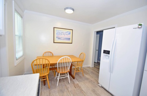Midtown Ocean City Cottage | Holiday Cottage-Oceanside 77th St, W/D, AC, Free WIFI