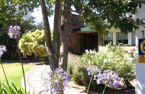 Stellenbosch Villa | Holiday Cottage, Sleeps 7, 5 beds, 4 bedrooms Private POOL, a summer requirement