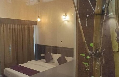Vayittiri Hotel | Holiday Courtyard