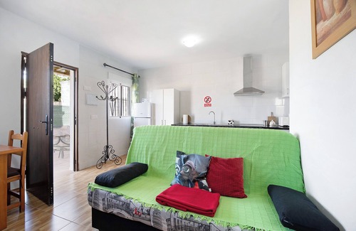 Los Franceses-la Vega House | Holiday Home 'Casa Manoli 3 Chiclana' with Private Terrace and Private Garden