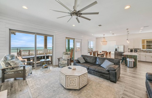 Bel Air House | Holiday Fin - HEATED Pool & Hot Tub! Game Tables! Beachfront!