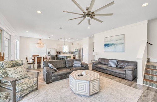 Bel Air House | Holiday Fin - HEATED Pool & Hot Tub! Game Tables! Beachfront!