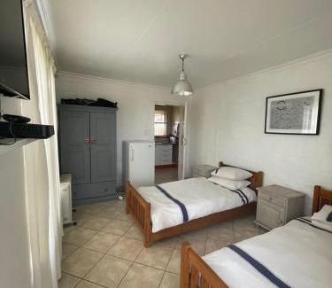 Oranjeville House | Holiday Flat at Vaaldam Sgt Pepper's
