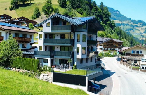 Grossarl Apartment | Holiday flat "Grauzone Grossarl App. Nr. 6 View" with Mountain View, Private Terrace and Wi-Fi