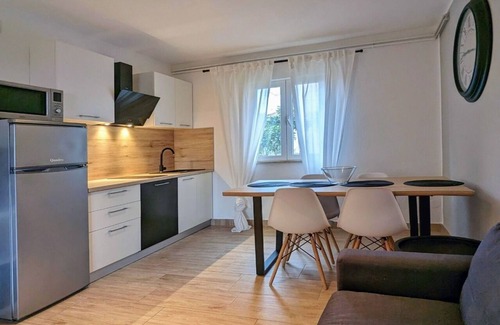 Bale Apartment | Holiday flat with large pool in medieval Bale