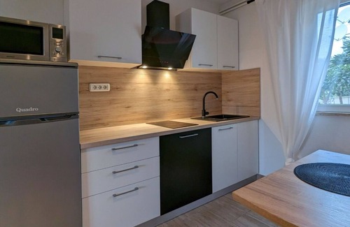 Bale Apartment | Holiday flat with large pool in medieval Bale