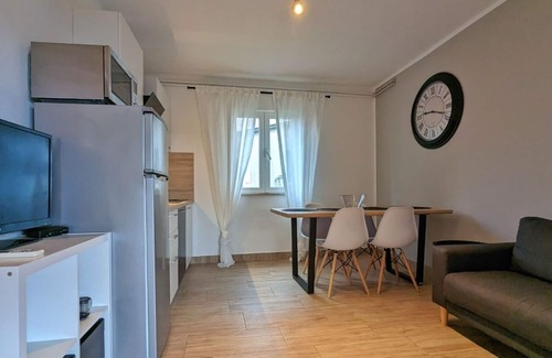Bale Apartment | Holiday flat with large pool in medieval Bale
