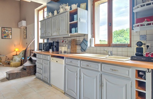 Sainte-Sabine-Born House | Holiday Home 'Gîte Il Était Une Fois' with Shared Pool, Wi-Fi and Air Conditioning