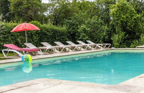 Sainte-Sabine-Born House | Holiday Home 'Gîte Il Était Une Fois' with Shared Pool, Wi-Fi and Air Conditioning