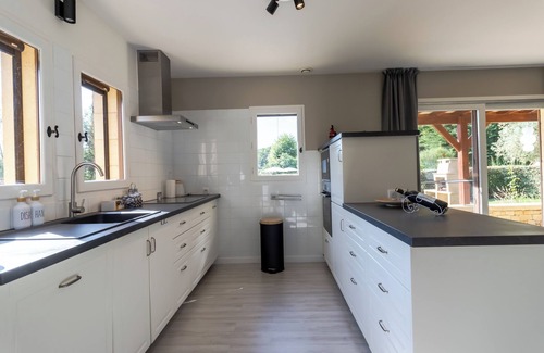 Castelnaud-la-Chapelle House | Holiday Home 'Fleurie' with Shared Pool, Wi-Fi and Air Conditioning