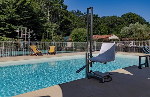 Castelnaud-la-Chapelle House | Holiday Home 'Fleurie' with Shared Pool, Wi-Fi and Air Conditioning