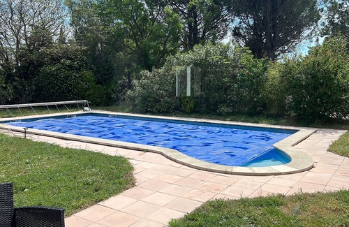Chateauneuf-de-Gadagne House | Holiday Home 'Avec Piscine' with Private Pool, Private Garden and Wi-Fi