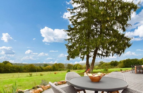 La Neuville-aux-Joutes House | Holiday home in la Neuville-aux-Joûtes with balcony