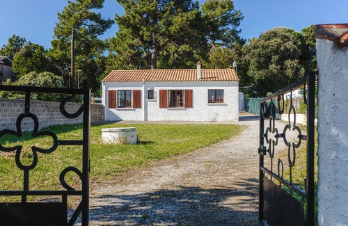 Le Grand-Village-Plage House | Holiday Home 'Maison Au Coeur De Grand Village' with Terrace and Garden