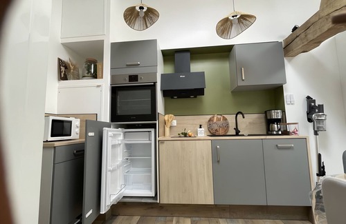 Saint-Hilaire-le-Vouhis House | Holiday Home 'Les Gats' with Wi-Fi