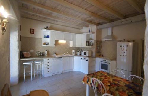 Saint-Laurent-de-la-Salle House | Holiday Home Saint-Laurent Pool & Garden, cleaning included