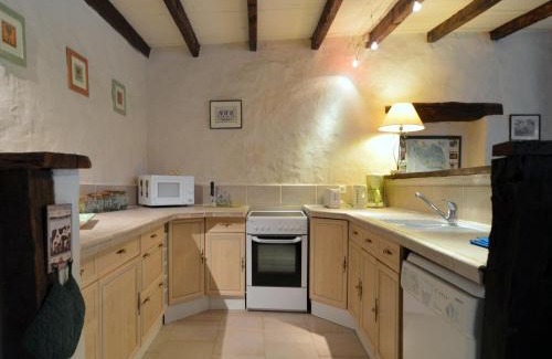 Saint-Laurent-de-la-Salle House | Holiday Home Saint-Laurent Pool Retreat, cleaning included