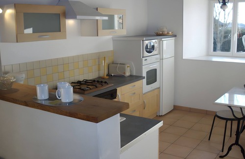 Saint-Mamet-la-Salvetat House | Holiday Home 'Le Marronnier' with Mountain View, Private Garden and Wi-Fi