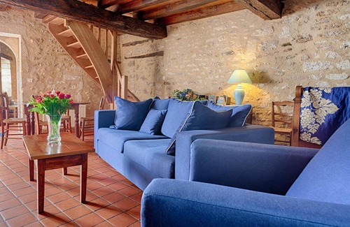 Saint-Michel-le-Cloucq House | Holiday Home 'Gite De La Gravée Marais Poitevin' with Private Terrace, Private Garden and Wi-Fi