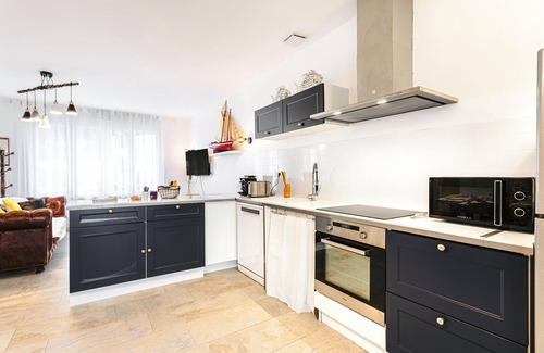 Saint-Trojan-les-Bains House | Holiday Home 'Frederique' with Private Terrace, Wi-Fi and Air Conditioning
