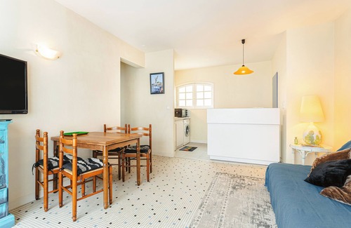 Saint-Trojan-les-Bains House | Holiday Home 'Longère Proche Plage Et Forêt 3' with Shared Terrace, Shared Garden and Wi-Fi