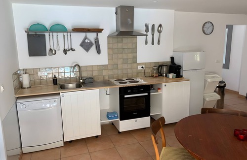 Villemagne-l'Argentiere House | Holiday Home 'Maison Sur La Mare' with Mountain View, Private Pool and Wi-Fi