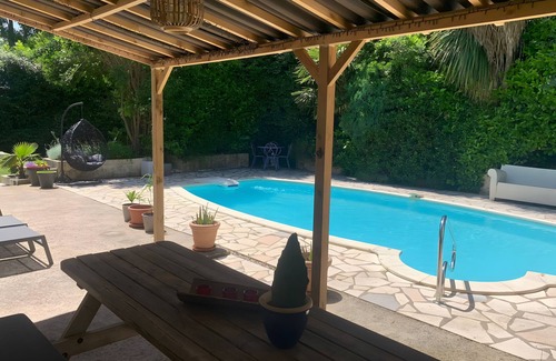 Villemagne-l'Argentiere House | Holiday Home 'Maison Sur La Mare' with Mountain View, Private Pool and Wi-Fi