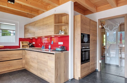 Bernau House | Holiday Home 'Chalet Schonzeit' with Mountain View, Private Terrace and Wi-Fi