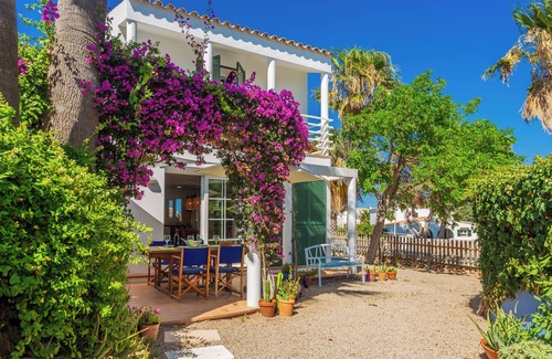 Son Blanc House | Holiday Home 'Aloes' with Shared Pool, Private Terrace and Wi-Fi