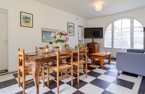 Englesqueville-la-Percee House | Holiday Home Maison Sainte Claire by Interhome